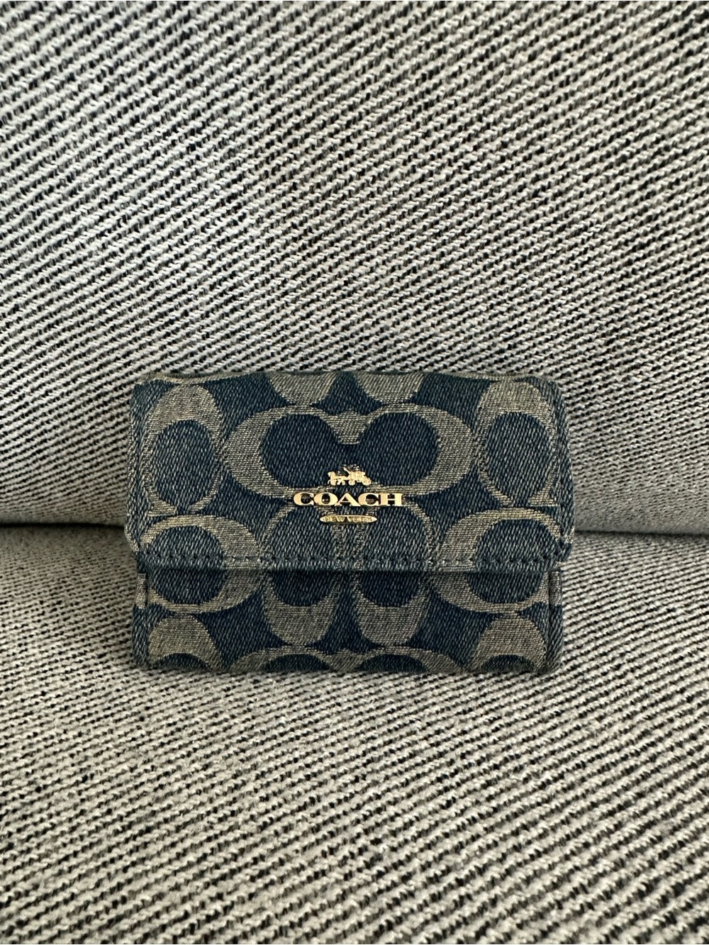 NWT Coach Flap Card Case Cotton Denim CFX71 denim/Gold/Denim